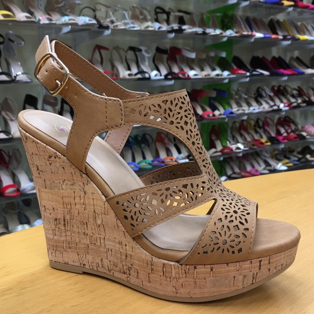 1 Left! Delicious Tan Cork Platform Wedge Sandal - Picture 5 of 8